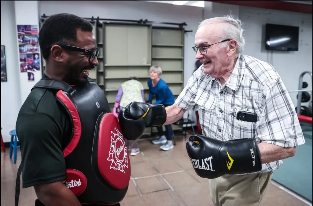 Patrick Lantrip at The Daily Memphian. Frank Navarra (right) warms up with Brian Hall. (Patrick Lantrip/The Daily Memphian)